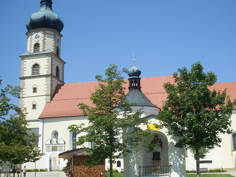 Neukirchen b. Hl. Blut Wallfahrtskirche Mariä