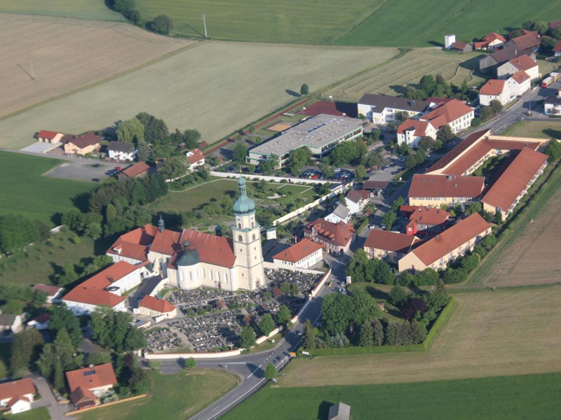 Neukirchen b. Hl. Blut Wallfahrtskirche Mariä Geburt aus Neukirchen